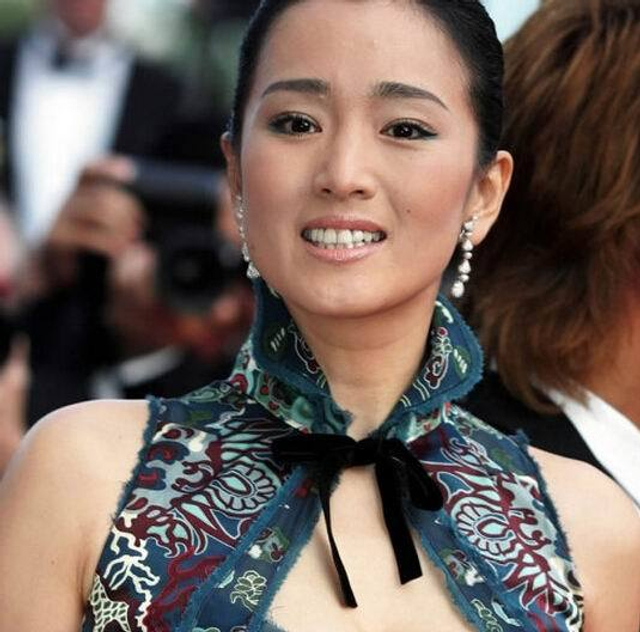 童颜巨乳女星_胸太大看不到脚的女星_女明星 耳朵大